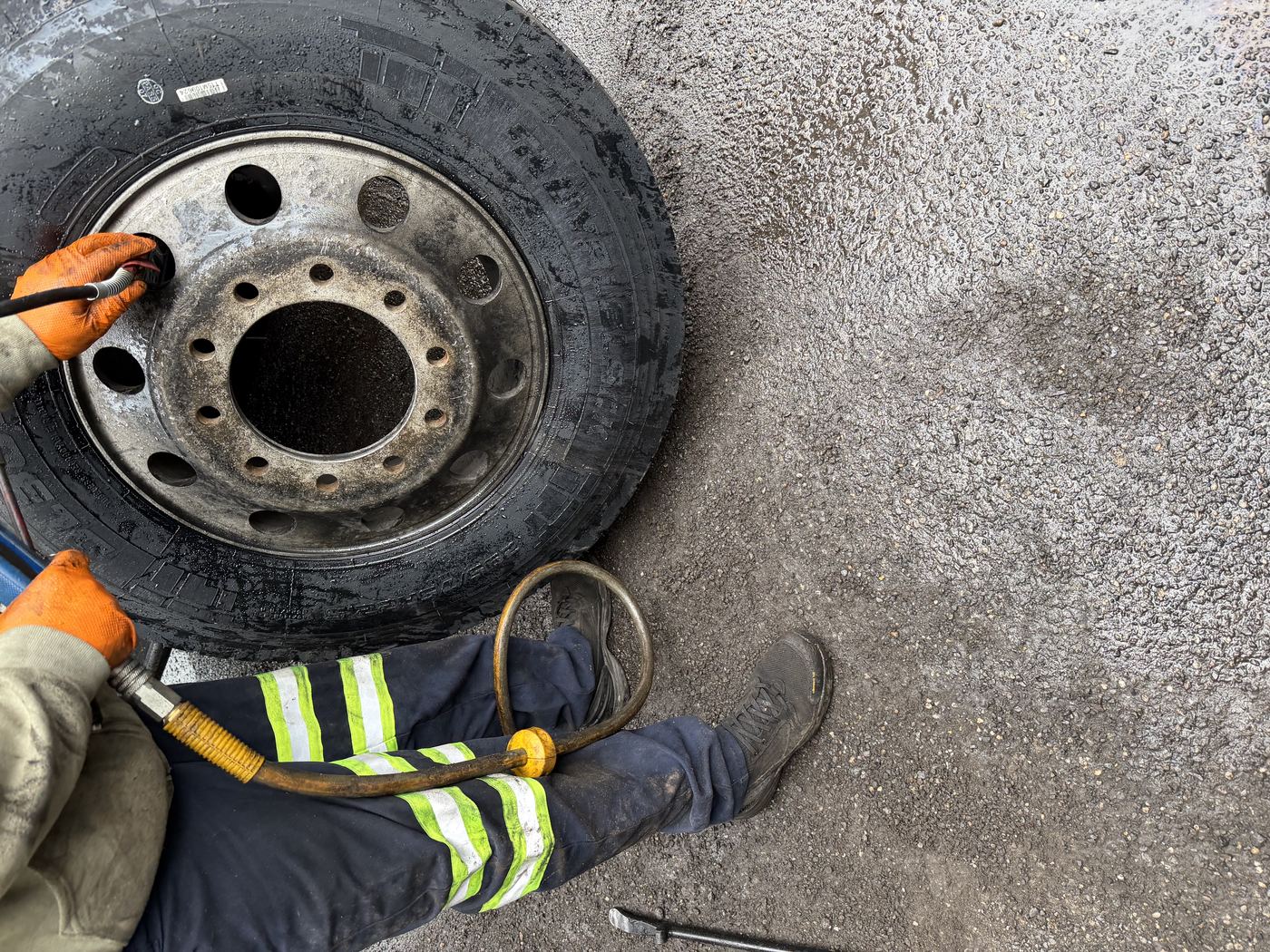 Semi truck tire inflation pressure check roadside South Jersey NJ